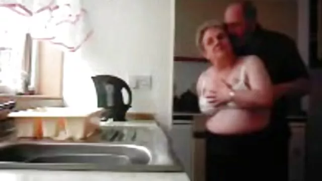 Sexy adolescente Mika hentai espa mostrando sus lindas tetas en la webcam