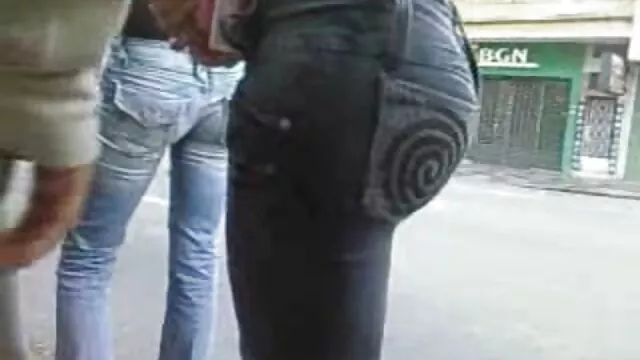 Rubia tetona folla en un salón de pornografia español latino masajes