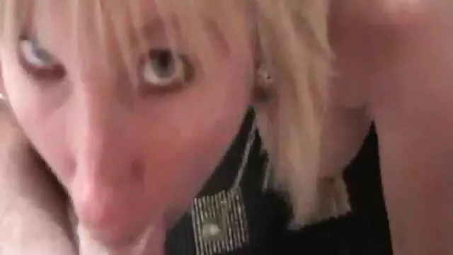 Mofos - Shes A Freak - Follada de juguete con triple inmersión protagonizada por ver hentai en español gratis Nikk